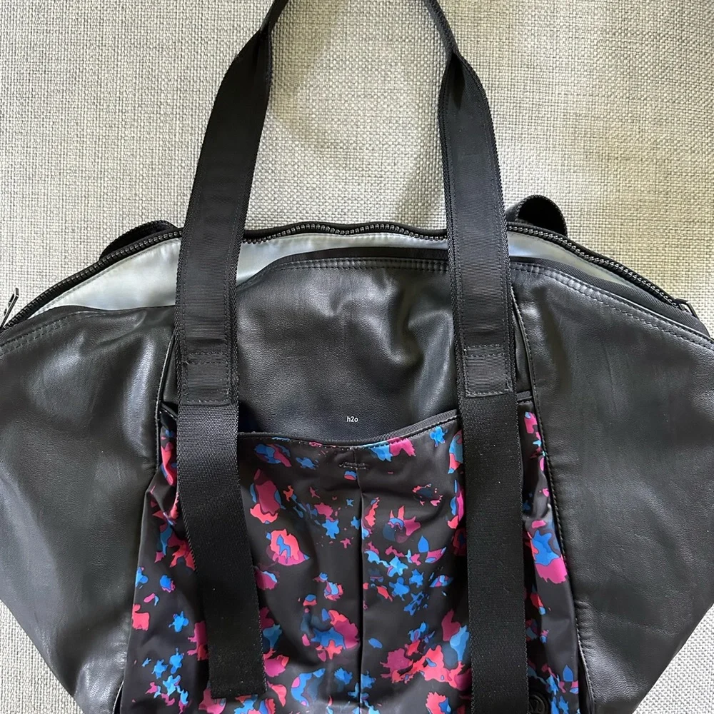Lululemon tote - Picture 3 of 6
